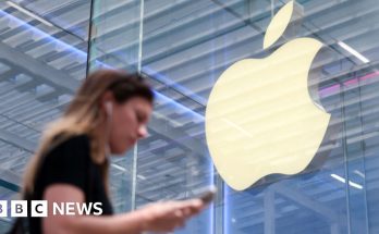 Apple pulls US immigration official tracking apps  – Latest Tech News from AtlantisThemes