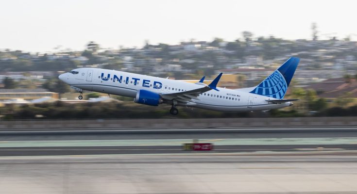 Breaking: United Airlines' summer earnings and profit outlook top estimates, but revenue falls short