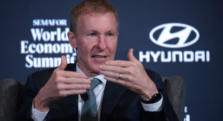 Breaking: United Airlines CEO warns an extended shutdown will hurt bookings