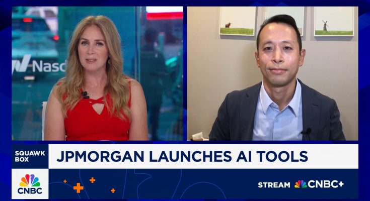 Breaking: Big banks like JPMorgan Chase and Goldman Sachs are already using AI to hire fewer people