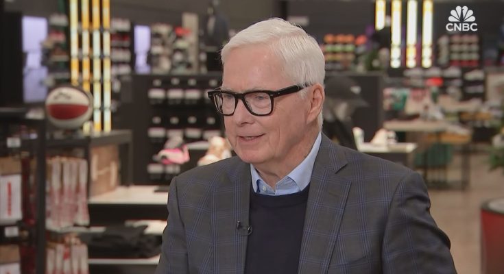 Breaking: As many retailers shrink their footprints, Dick's Sporting Goods goes big