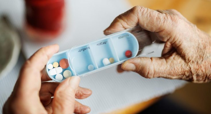 Nearly 55 million Medicare users overpay for prescriptions. How to save on Part D plans. - atlantisthemes