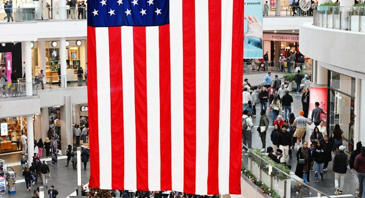 America's wealthiest shoppers are boosting spending — and the US economy — while lower earners pull back - atlantisthemes