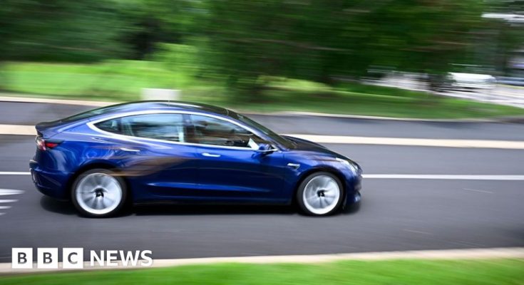 Tesla investigated over self-driving cars on wrong side of road – Latest Tech News from AtlantisThemes