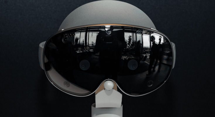 Samsung’s Galaxy XR Mixed Reality Headset Undercuts Apple’s Vision Pro by $1,700 – Trends