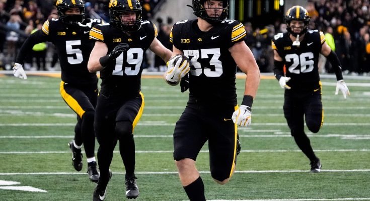 Iowa Hawkeyes sent College Football Playoff prediction as Oregon, USC, Nebraska loom | Sporting News