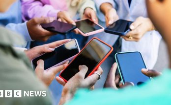 Apple and Samsung users in UK may be due share of £480m payout – Latest Tech News from AtlantisThemes