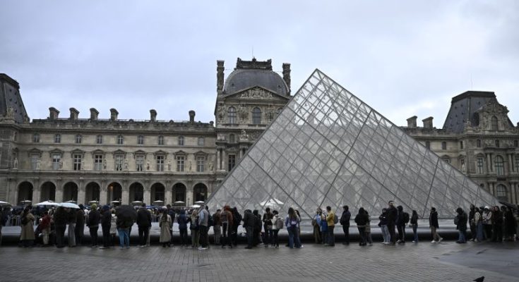 Looted Louvre treasures may never be found, experts say, as museum remains closed | CNN