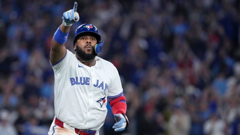 Vladimir Guerrero Jr. hits sixth homer of postseason as Blue Jays dominate Mariners to force ALCS Game 7 | CNN