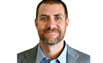 Flagg hurts shoulder, is benched in crunch time