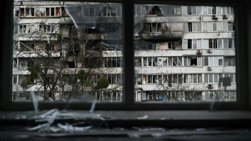 25-bei-angriff-beschaedigtes-wohnhaus-in-kiew-feafbcbb198ce381.jpg