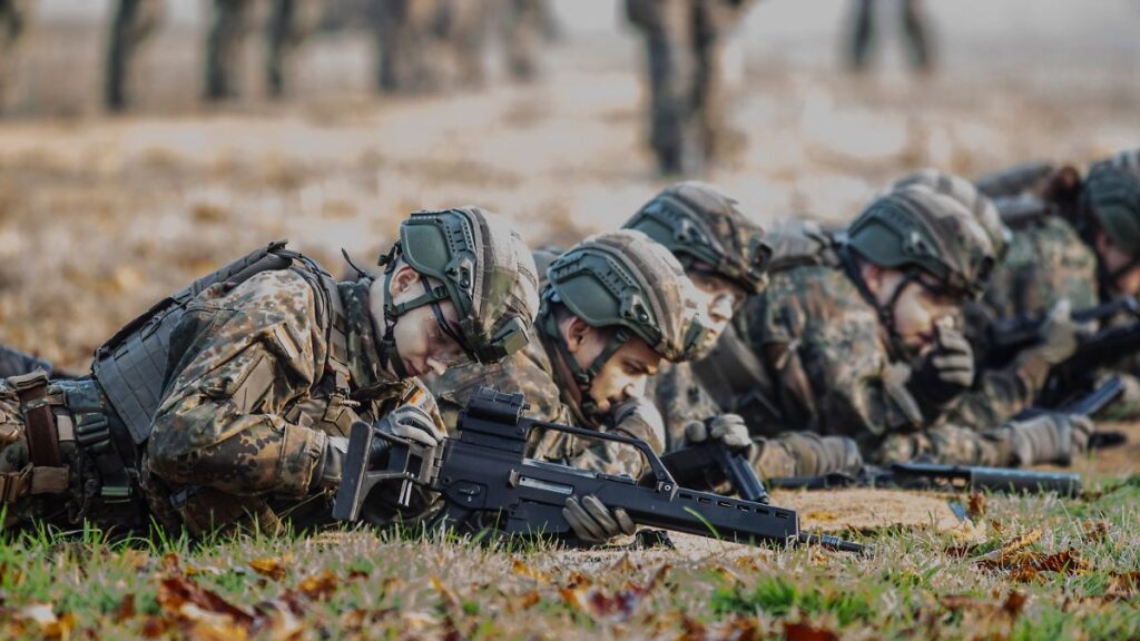GERMANY-MUENSTER-NOVEMBER-10-Recruits-of-Defense-Regiment-2-during-weapons-training-on-November-10-2.jpeg