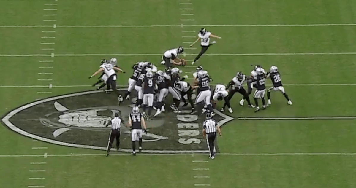 atlantisthemes - Travon Walker ejected for punch in Jaguars-Raiders