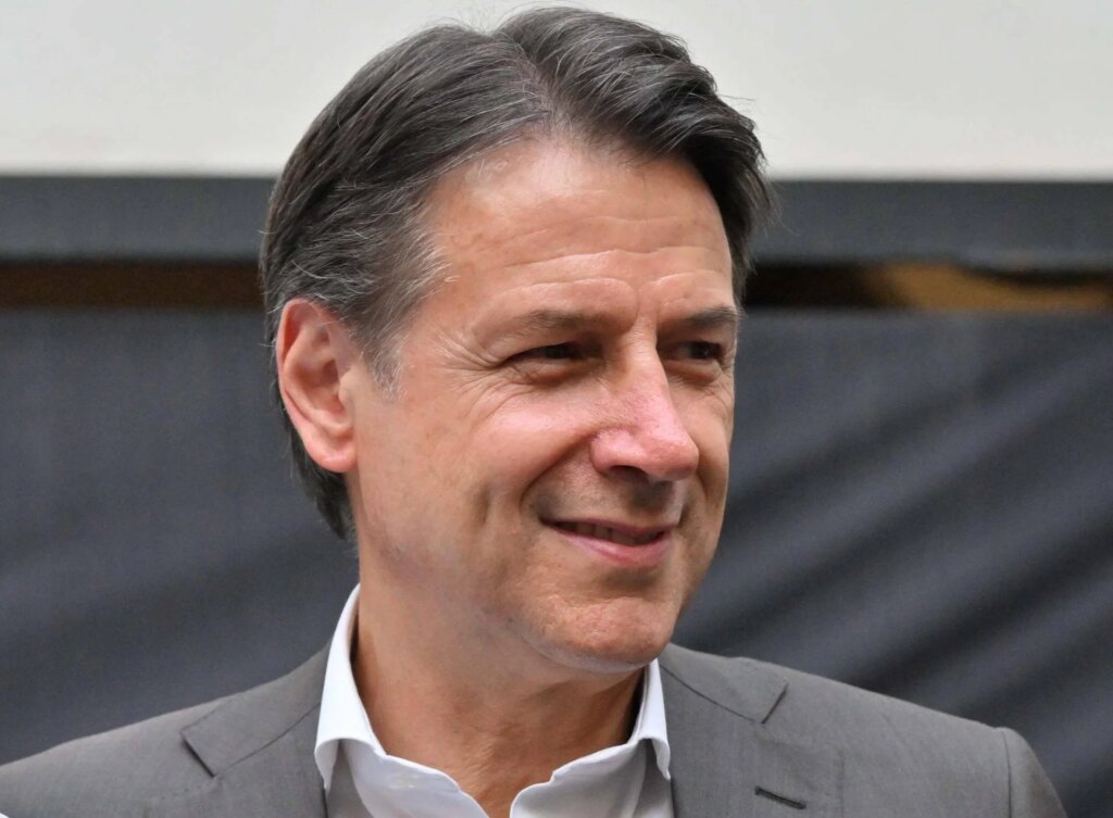 giuseppeconte_mezzosorriso_ipa_fg.jpeg