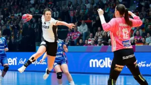 l-r-alina-grijseels-dhb-4-and-torwartin-goalkeeper-hafdis-renoedottir-island-12-womens-handball-worl.webp