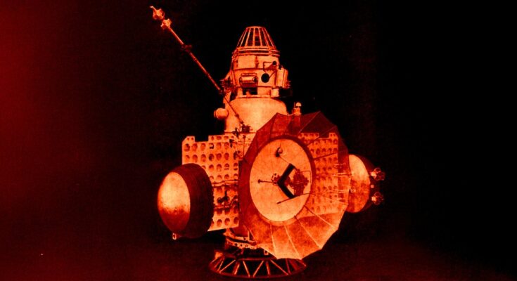 atlantisthemes - Object Spotted Near Earth May Be Ancient Spacecraft