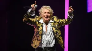rod-stewart-auf-seiner-one-more-time-tour-hier-in-buenos-aires-der-80-jaehrige-spielte-am-dienstagab.webp