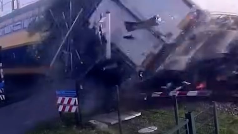 atlantisthemes - Train collides with truck at Dutch railroad crossing