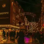 weihnachtsbeleuchtung-der-soegestrasse-hansestadt-bremen-einkaufsstrasse-in-der-altstadt-weihnachtli.webp